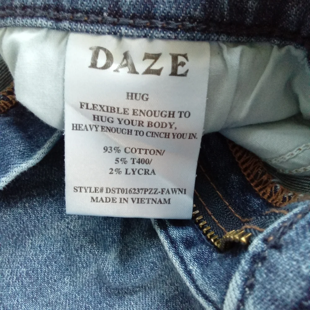 DAZE Denim Women's High-Rise Straight Leg Light Wash Jeans - Size 30P - Picture 9 of 9